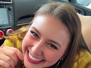 La linda y peluda Laney Grey se traga una profunda perforación de