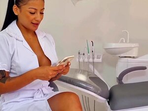 Mariana Martix es una dentista muy lujuriosa