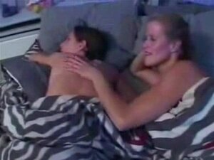 MAMÁ PERVERTIDA LA DESPIERTA... -B$R