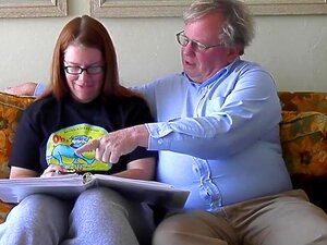 El padrastro gordo Bear se folla a la hijastra de sus aliados y se