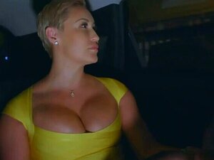 ¡Ryan Keely en Instagram Live con Laura Desiree de Naked News!