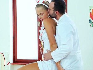 Enfermera caliente anal y corrida