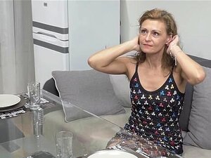 Drugaya está lista para cenar y se masturba