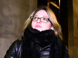 Rachel, amatrice Française en vacance a Budapest, accepte de l'argent