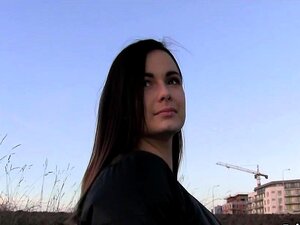 Zorra ucraniana follada por dinero al aire libre