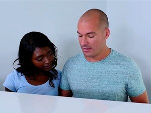 Naughty America Noemie Bilas follando duro con sus pequeñas tetas