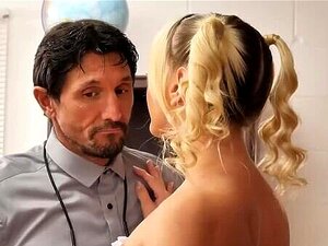 Naughty America - la chica universitaria Kenna James quiere