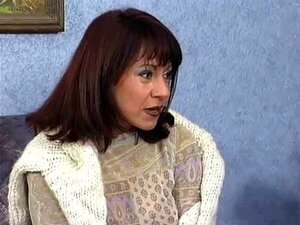 Ama de casa alemana bien cuidada le encanta el perrito