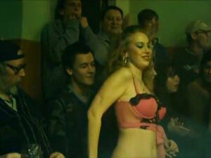 Aneta Krejcikova desnuda - Poupata 2011. Aneta Krejcikova en una