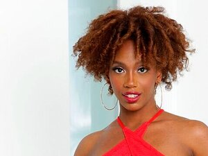 La feliz zorra negra Lacey London es dominada por un BBC
