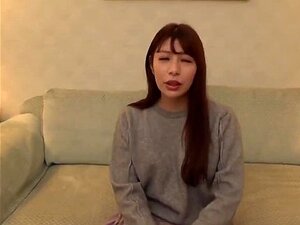 Gimiendo y suspirando por la chica afuera y corriéndose dentro de