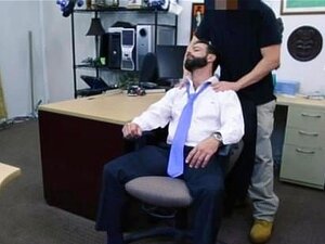 ¡Chicos gordos me follan en el culo por dinero!