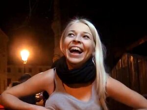 Masajista rubia amateur tetona perforada por dinero. La masajista