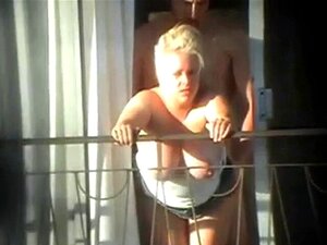 sexo y balcón El voyeur es atrapado. sexo y balcón El Voyeur es