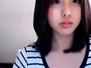 Sumérgete en la seductora sorpresa de una modelo coreana en su