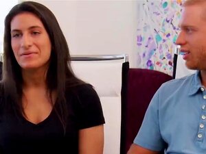 Hannah y su esposo se dirigen al patio trasero para mezclarse y