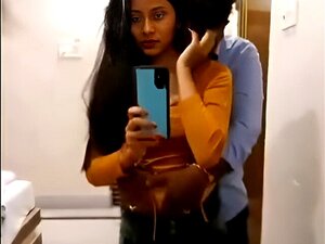 Chico Desi follando duro a su novia. Desi chico maldito su gf difícil