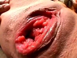 Mi novia con grandes tetas no puede vivir de mostrar su gran pastel de