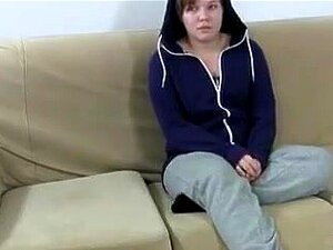 Amateur - linda chica universitaria gordita recibe una facial anal,