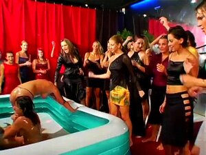 Porno de comida para mujeres cachondas. Las mujeres están cachondas