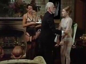 Emily Browning con el atuendo de la naturaleza