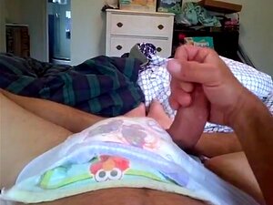 Yo usando 2 calzoncillos y pajeándome, Yo en 2 calzoncillos mojados