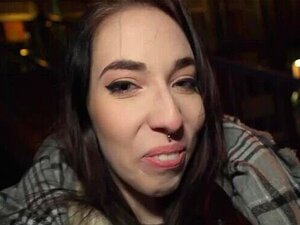 Linda italiana desesperada de vacaciones necesita dinero - Giada emo