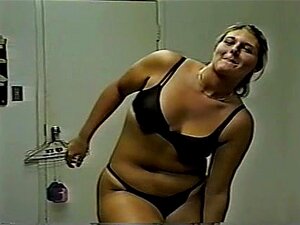 Chica grande se desnuda, consigo que una chica gorda con baja