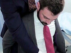 Sexo anal gay musculoso y corrida