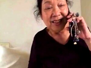 Abuela japonesa de 75 años