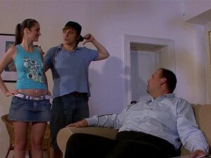 Un abuelo inteligente la engaña y se traga su polla. Un abuelo