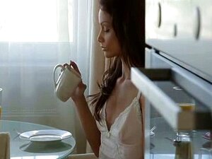 Desayuno y follada con Sophie Lynx