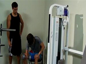 Sexo duro con una traviesa linda de la edad legal