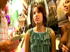 Chica amateur se lleva dinero por un polvo 21