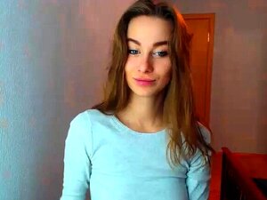 ¡Mira cómo estas rubias seductoras y pelirrojas hacen strip-tease en