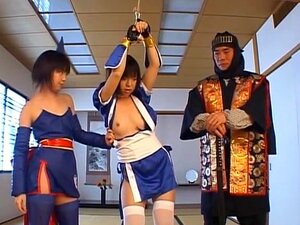Escena 5 de La palpitación del disfraz. Esta japonesa caliente debe