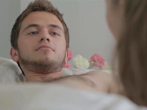 Hermoso video desnudo con hombre adorando una concha linda,