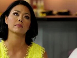 Una trans caliente se corre en una nena