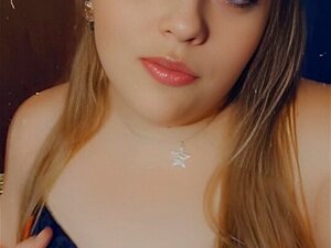 Rubia bbw milf en lencería sexy tomadura de pelo