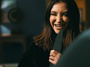 La acosadora Jane Wilde hace que una pareja linda folle frente a h. La