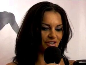 Shebang.TV - La sexy morena Dionne Mendez masturbándose. Shebang,TV -