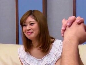 Observa a la pequeña belleza caribeña Kokomi Hoshino chorrear y