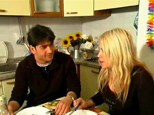 Experimenta el poder seductor de lo prohibido mientras dos amantes