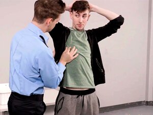 El policía de MASQULIN Michael Del Ray se folla a pelo al gay Jack