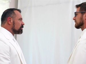 MormonBoyz-Dos padrastros barbudos se follan doblemente a un recluta