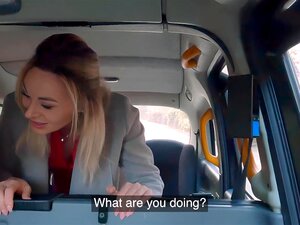 Fake Taxi Mujer bonita en ropa interior roja siendo taladrada antes de