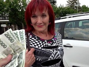 A la señora Irena le encanta el dinero y las pollas