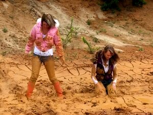 Amigos en el barro (Anna y Dominique)