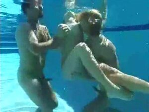 Fiesta de piscina amateur impresionante...F70. Fiesta de piscina