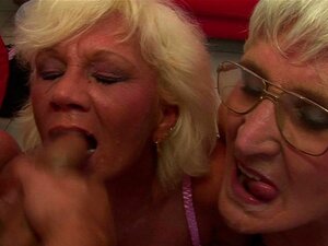 Cuatro maduras putas rogando por una facial caliente